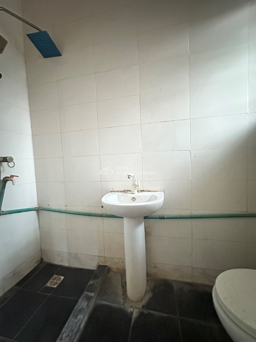 Spacious 2 Bedroom Flat, Illasan, Lekki, Lagos, Flat / Apartment for Rent