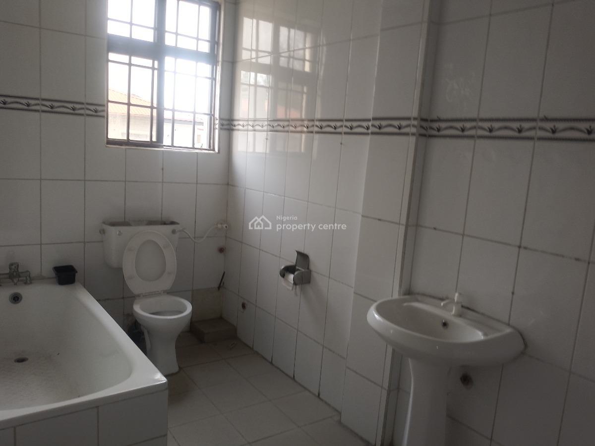 7 Bedroom Semi-detached Duplex with 2 Rooms Bq, Gra Ikeja, Ikeja, Lagos, Semi-detached Duplex for Rent