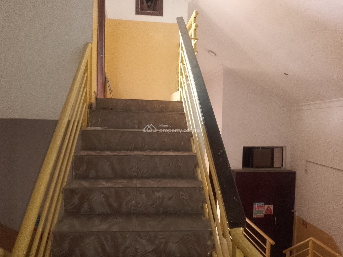 7 Bedroom Semi-detached Duplex with 2 Rooms Bq, Gra Ikeja, Ikeja, Lagos, Semi-detached Duplex for Rent