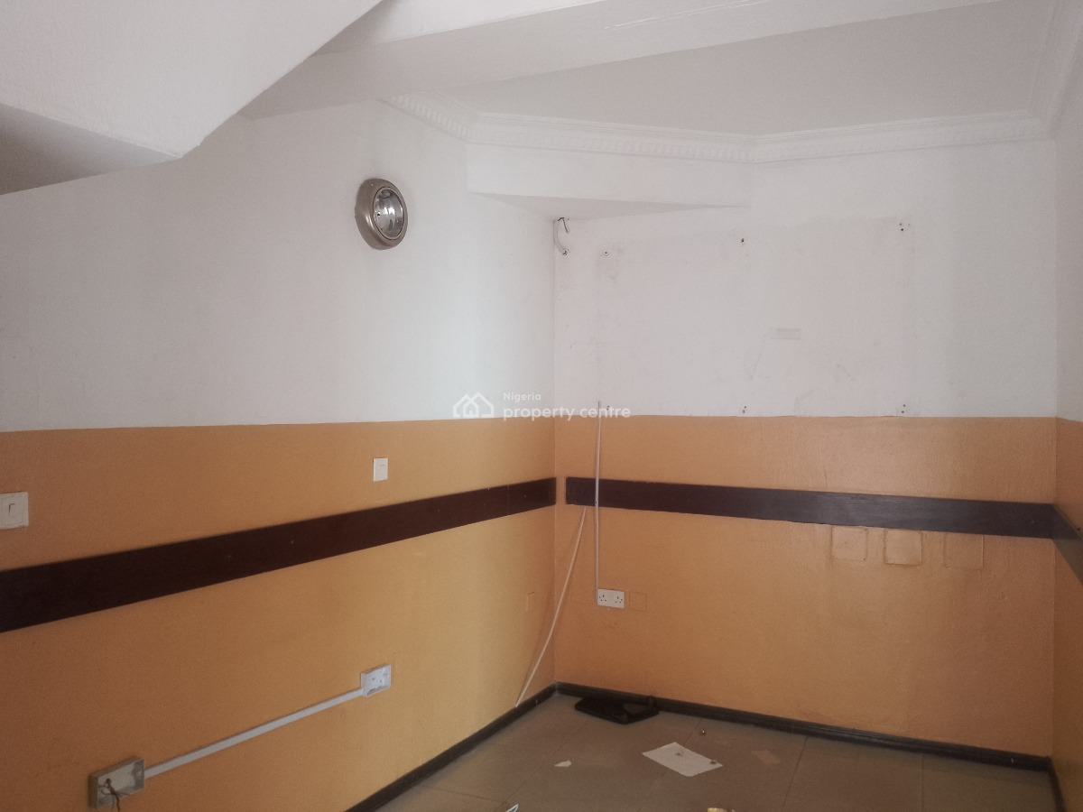 7 Bedroom Semi-detached Duplex with 2 Rooms Bq, Gra Ikeja, Ikeja, Lagos, Semi-detached Duplex for Rent