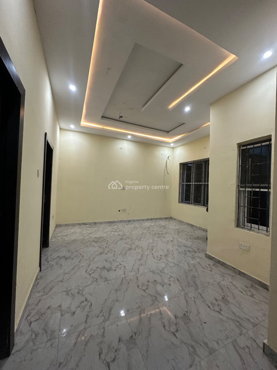 Standard 2 Bedroom Flat, Lekki Phase 1, Lekki, Lagos, Flat / Apartment for Rent