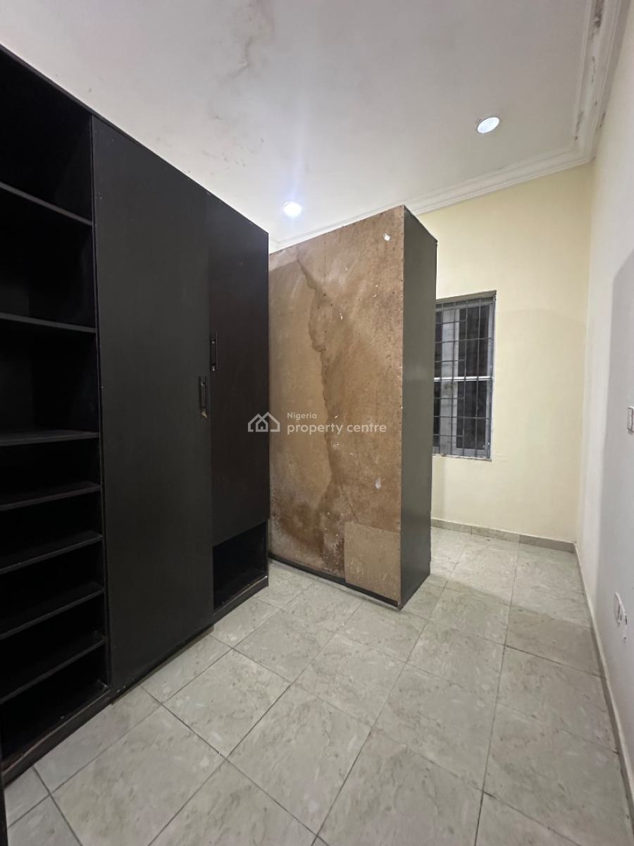 Standard 2 Bedroom Flat, Lekki Phase 1, Lekki, Lagos, Flat / Apartment for Rent