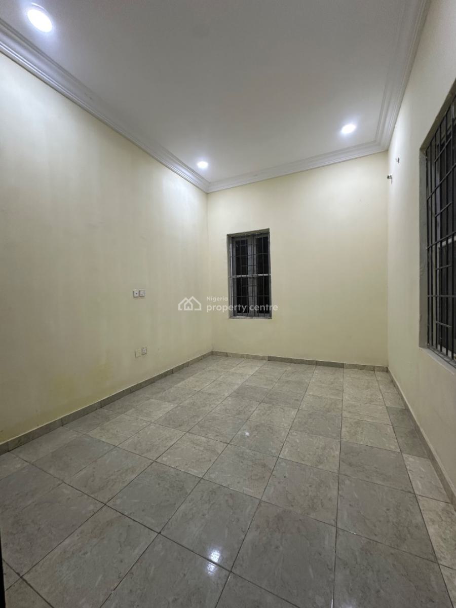 Standard 2 Bedroom Flat, Lekki Phase 1, Lekki, Lagos, Flat / Apartment for Rent