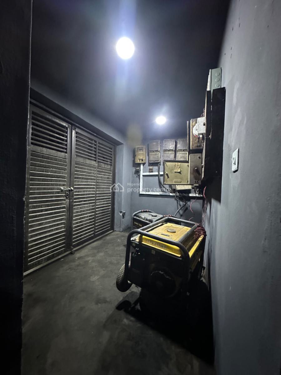 Standard 2 Bedroom Flat, Lekki Phase 1, Lekki, Lagos, Flat / Apartment for Rent