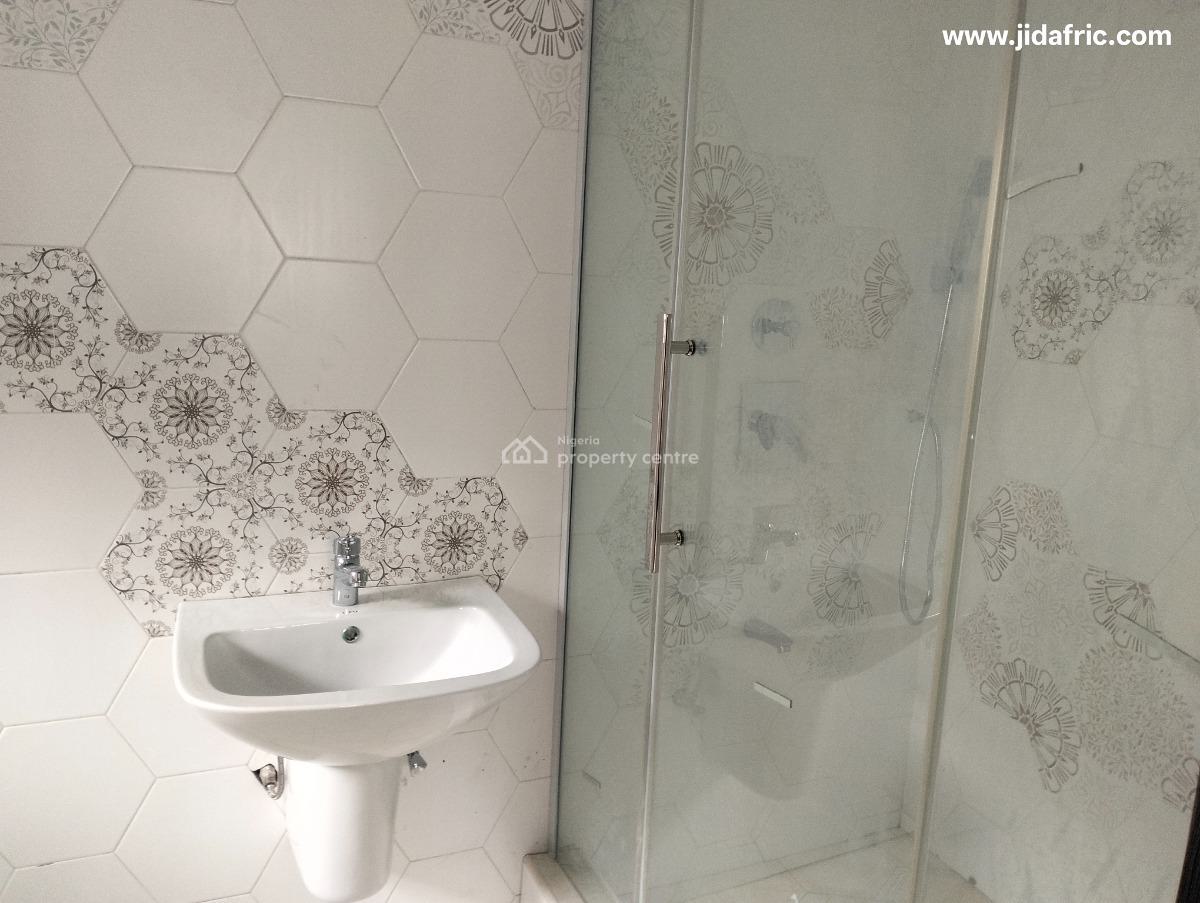 Exquisite 3br Apartment, Off Admiralty, Lekki Phase 1, Lekki, Lagos, Flat / Apartment for Rent