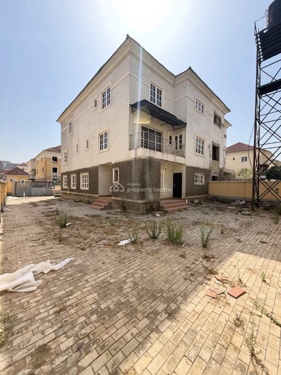 5bedroom Semidetached Duplex with a Bq, Guzape District, Abuja, Semi-detached Duplex for Sale