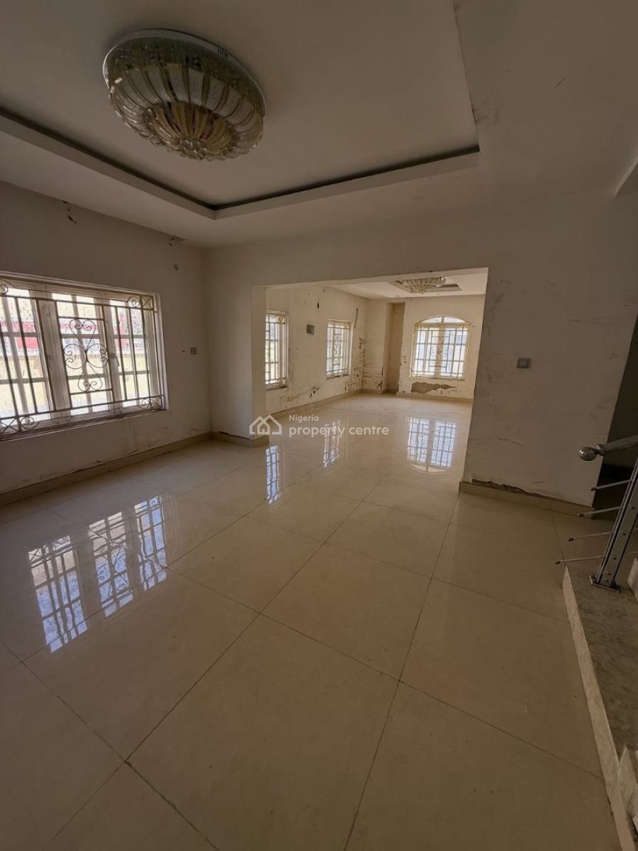 5bedroom Semidetached Duplex with a Bq, Guzape District, Abuja, Semi-detached Duplex for Sale