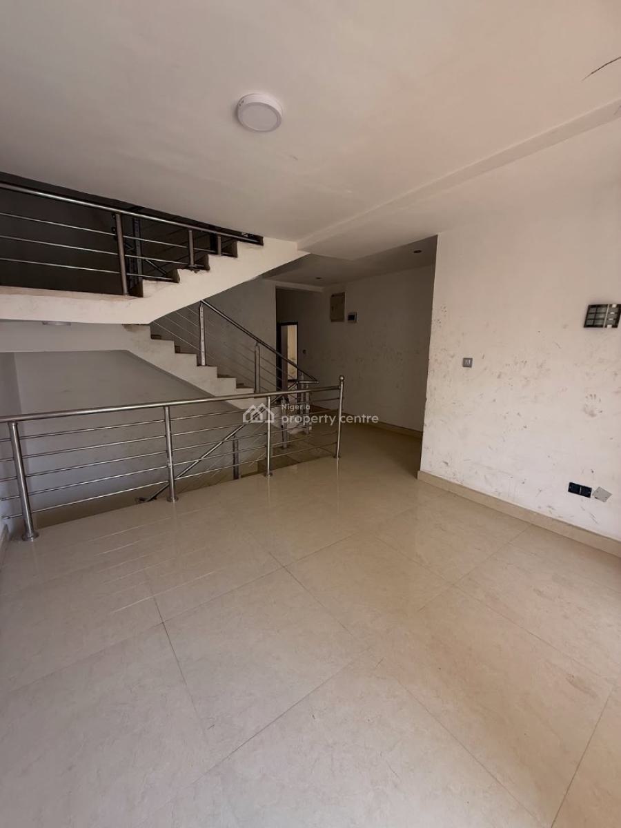 5bedroom Semidetached Duplex with a Bq, Guzape District, Abuja, Semi-detached Duplex for Sale