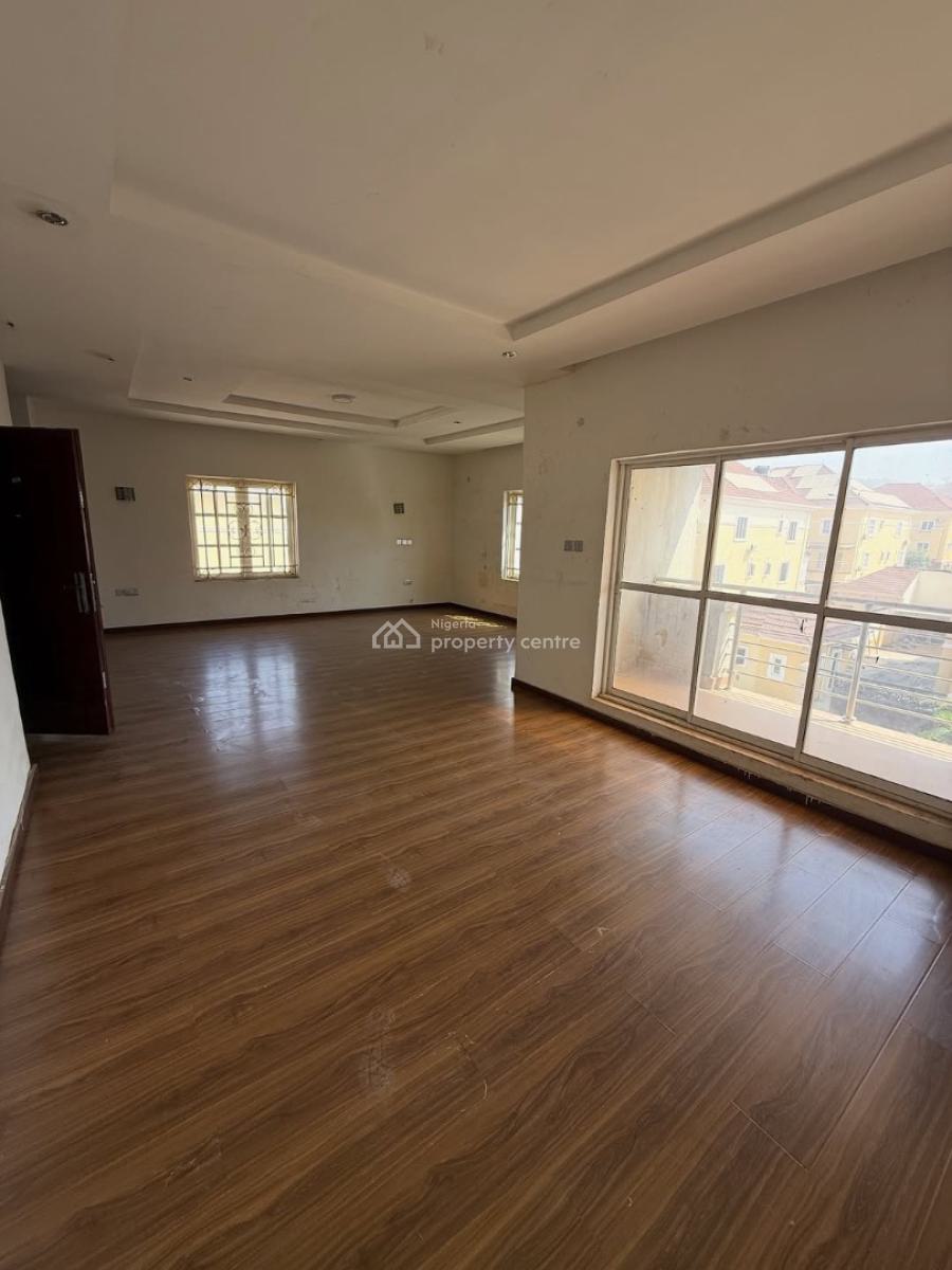 5bedroom Semidetached Duplex with a Bq, Guzape District, Abuja, Semi-detached Duplex for Sale