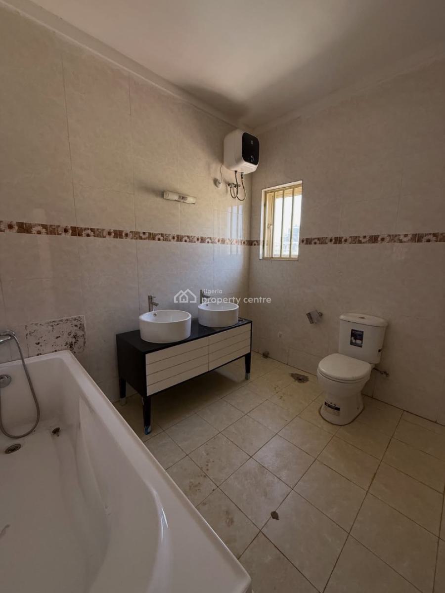 5bedroom Semidetached Duplex with a Bq, Guzape District, Abuja, Semi-detached Duplex for Sale