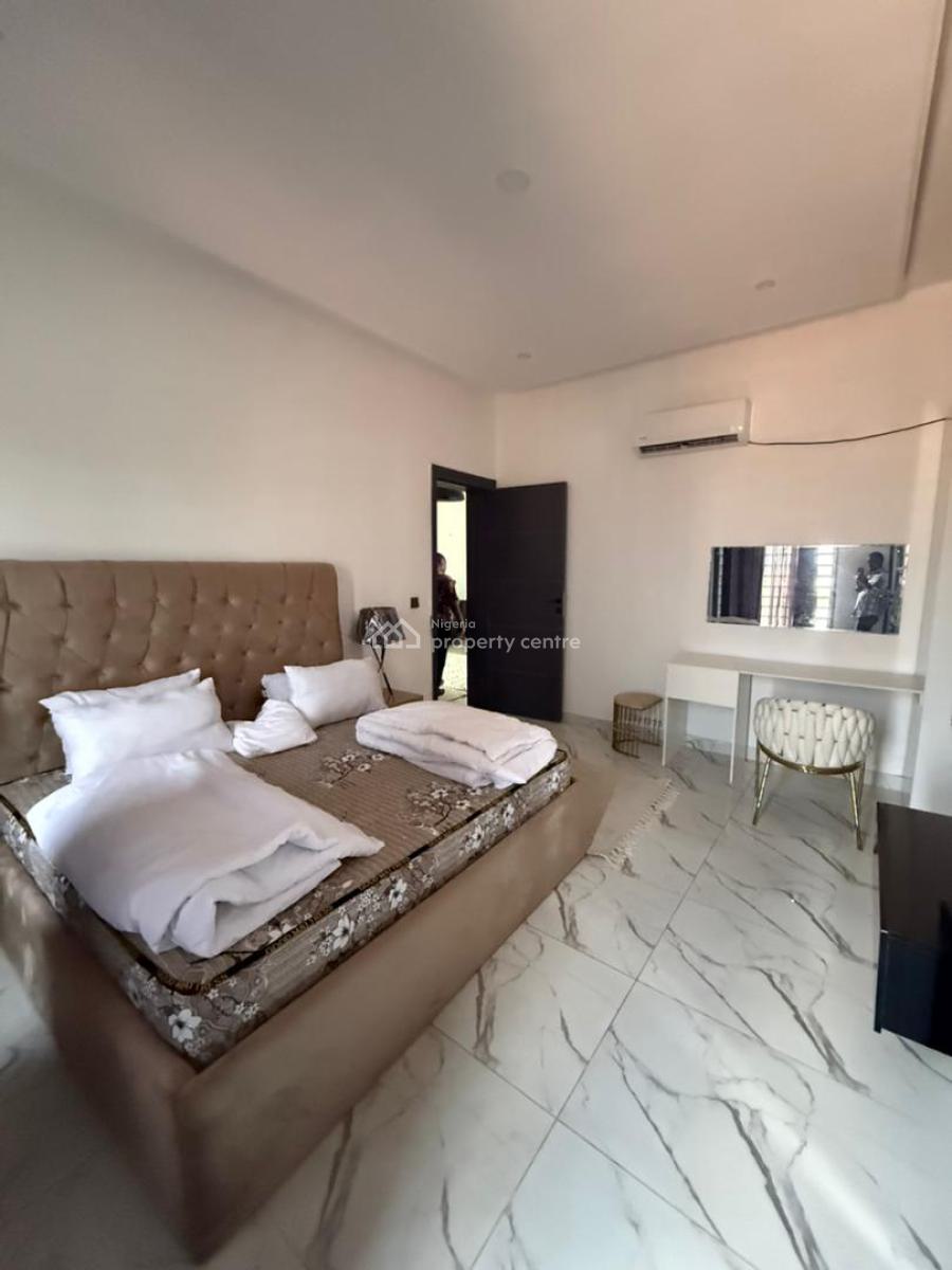 Unfurnished 2 Bedroom Apartment, Lekki Phase 1, Lekki, Lagos, Flat / Apartment for Sale