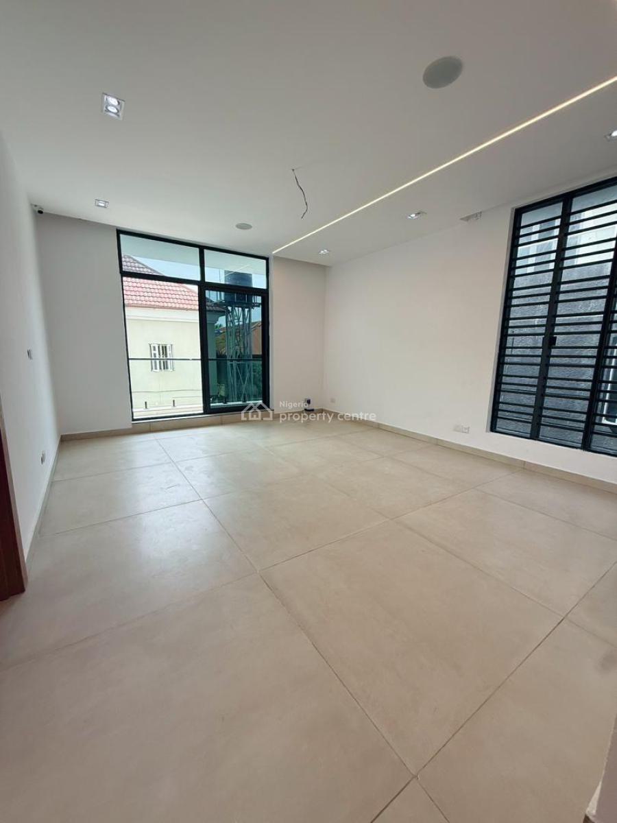 Elegant  5-- Bedroom  Fully Detached Duplex with a Private Pool,, Lekki, Lekki Phase 1, Lekki, Lagos, Detached Duplex for Sale