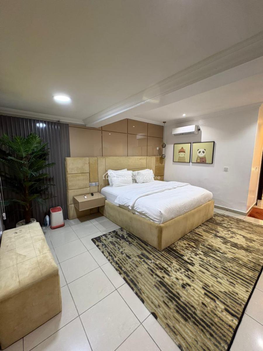 Tastefully Furnished 1-bedroom Apartment with Mini Golf-corner, Ikoyi, Lagos, Flat / Apartment Short Let