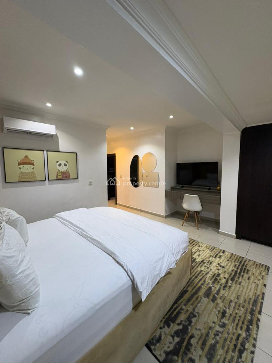 Tastefully Furnished 1-bedroom Apartment with Mini Golf-corner, Ikoyi, Lagos, Flat / Apartment Short Let
