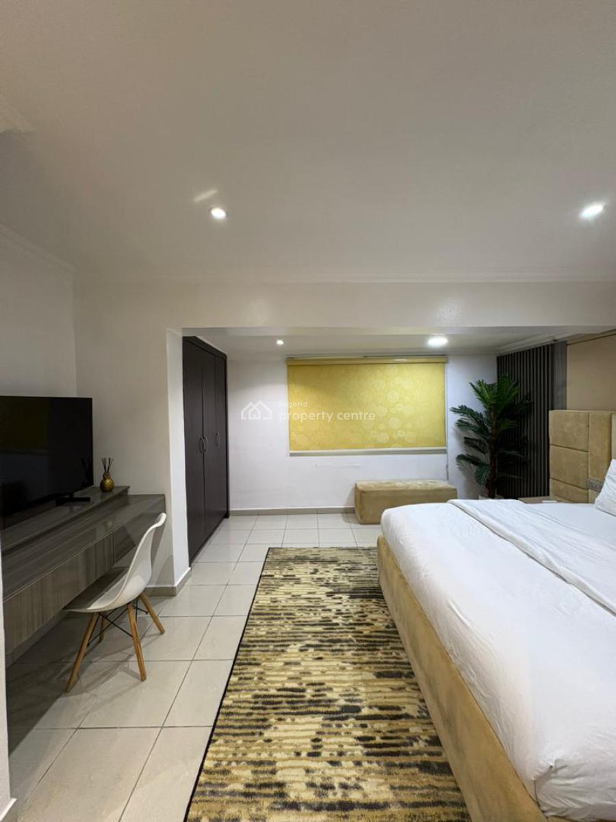 Tastefully Furnished 1-bedroom Apartment with Mini Golf-corner, Ikoyi, Lagos, Flat / Apartment Short Let