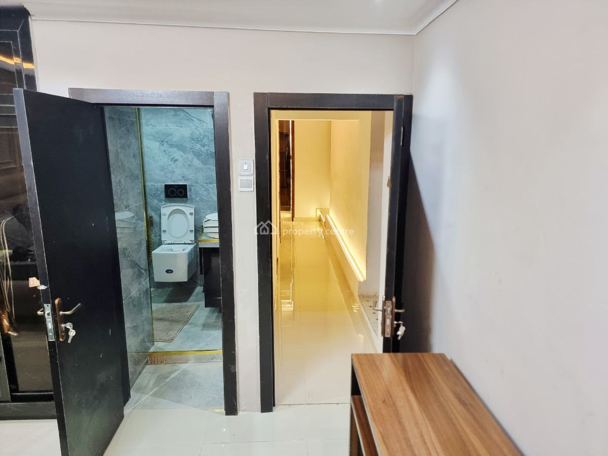 Rare Luxury 2‑bed Guest House with Private Garden, Unilag Road, Unilag Estate Magodo, Gra Phase 1, Magodo, Lagos, Detached Bungalow Short Let