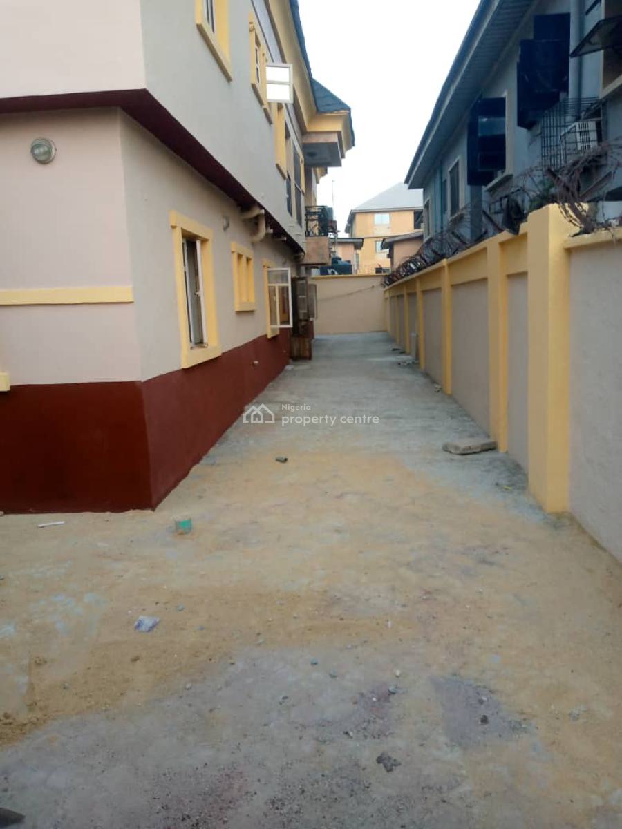 an Executive 3 Bedroom Flat with All Rooms En-suite, Mashalashi Bus Stop Off Pedro Road Palmgrove Lagos., Pedro, Gbagada, Lagos, Flat / Apartment for Rent