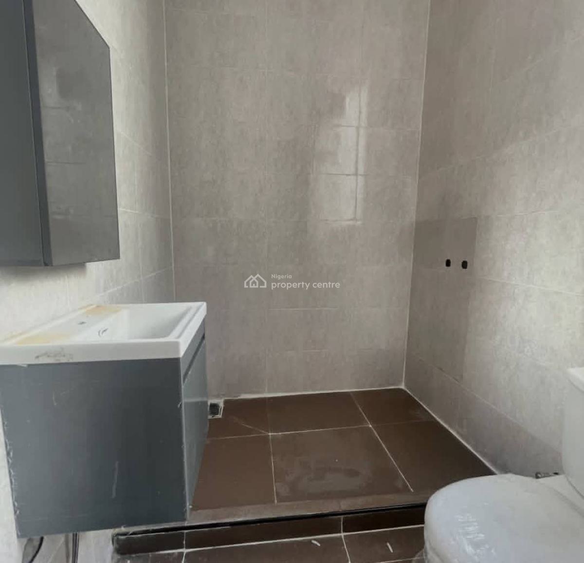 Fully Serviced 3 Bedrooms Apartment at Lekki Phase 1., Lekki, Lekki Phase 1, Lekki, Lagos, Flat / Apartment for Rent