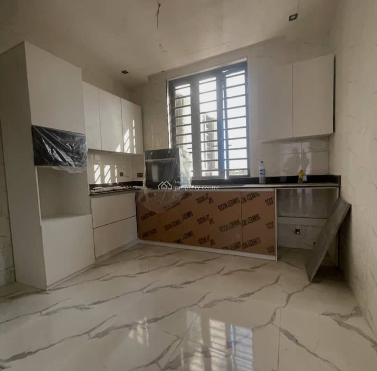 Fully Serviced 3 Bedrooms Apartment at Lekki Phase 1., Lekki, Lekki Phase 1, Lekki, Lagos, Flat / Apartment for Rent