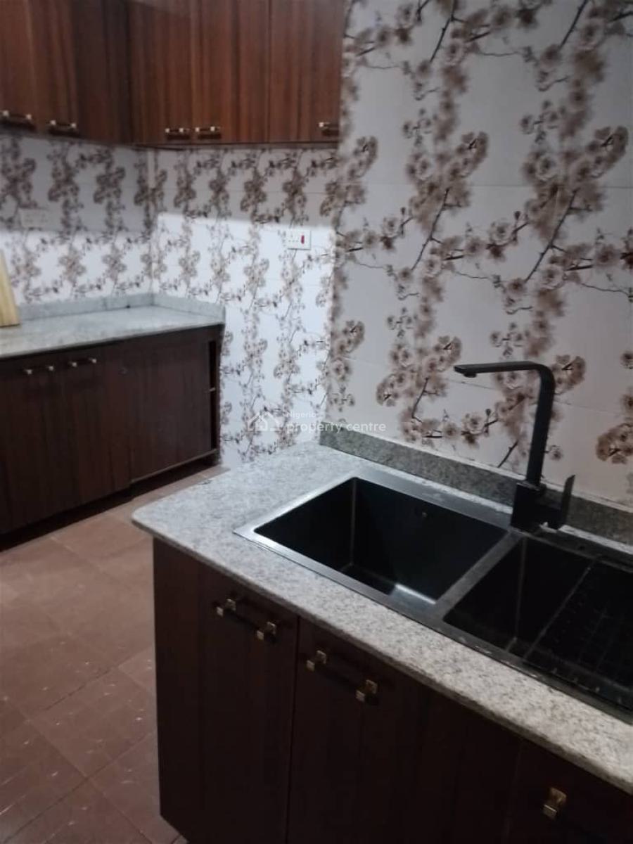 a Lovely Spacious Ground Floor 3 Bedroom Flat Ensuite, Ibukunolu Street, Akoka, Yaba, Lagos, Flat / Apartment for Rent