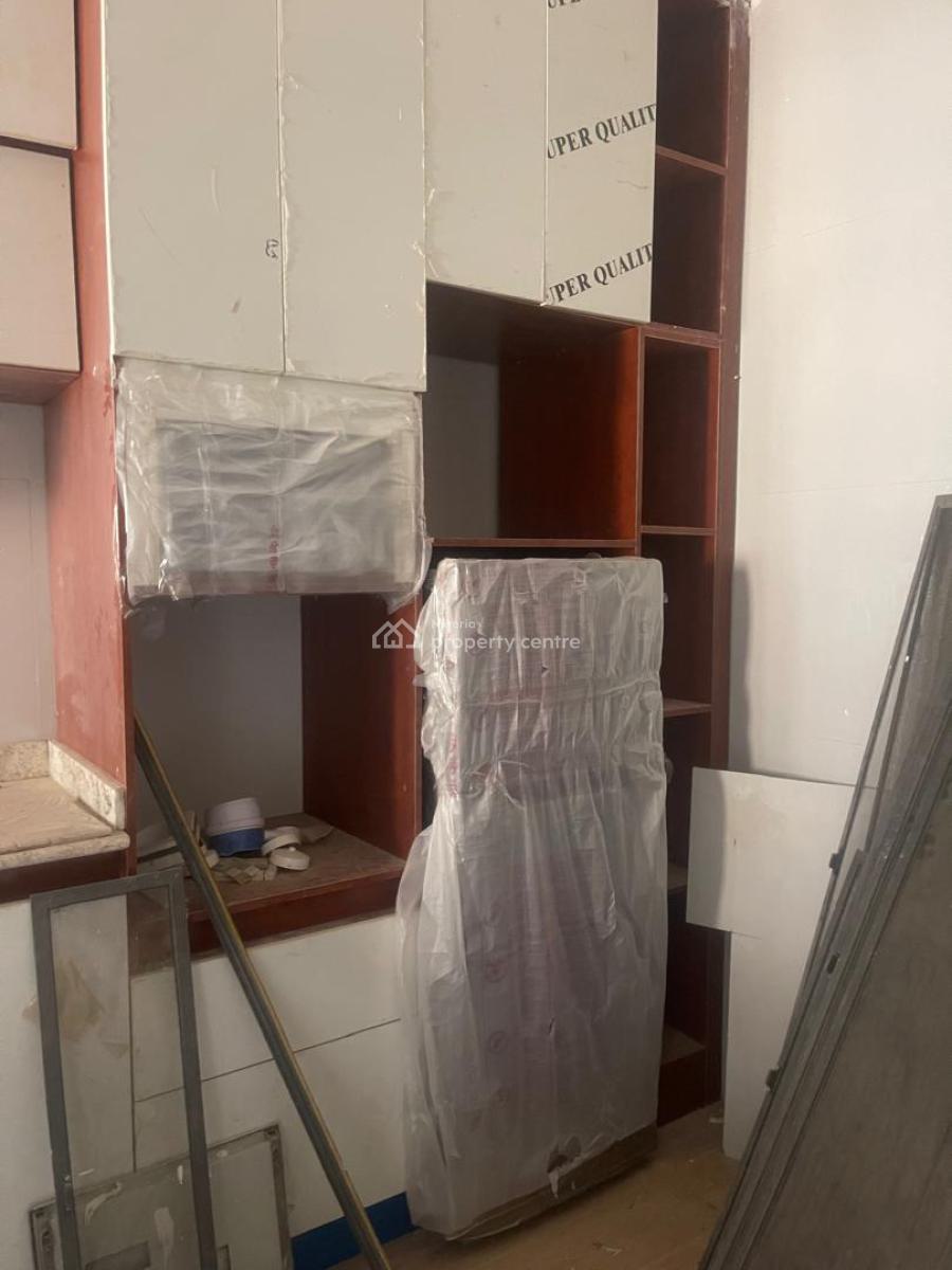 Newly Renovated 3bedroom Flat on The 2nd Floor,comes with Fridge Etc, Jahi, Abuja, Flat / Apartment for Rent