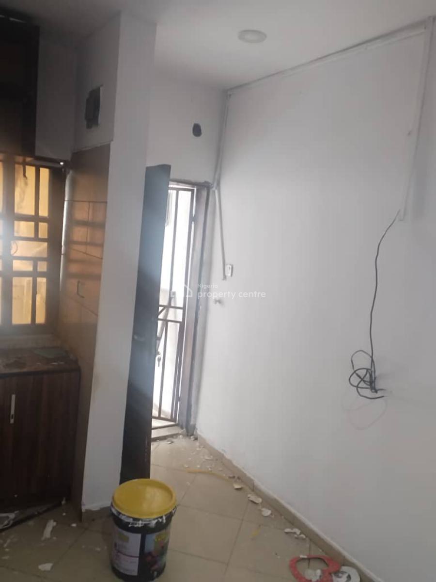 Upstairs a Room Self Con with Open Kitchen in a Private Estate, Bakare Estate Agungi, Lekki, Lagos, Self Contain (single Rooms) for Rent