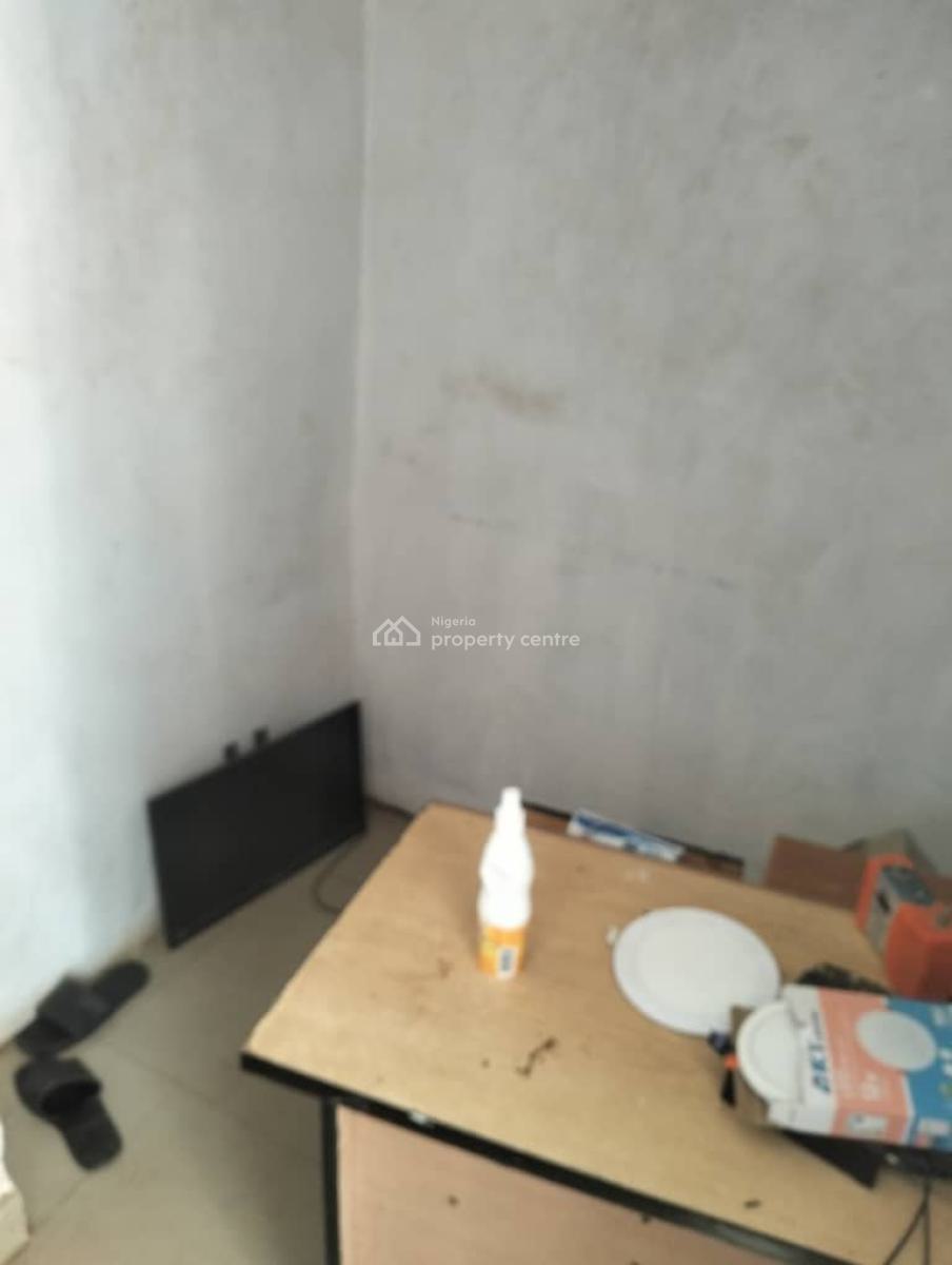 6rooms Hotel with Lounge and Bar Along Governors Road Ikotun, Along Governors Road Ikotun Lagos, Alimosho, Lagos, Hotel / Guest House for Sale