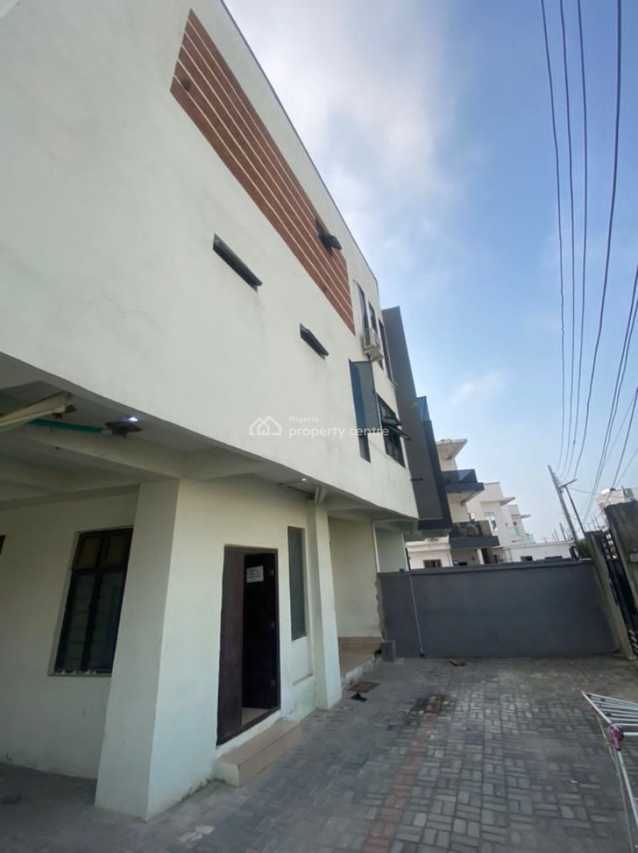 Spacious 2 Bedroom Apartment, Ologolo, Lekki, Lagos, Flat / Apartment for Rent