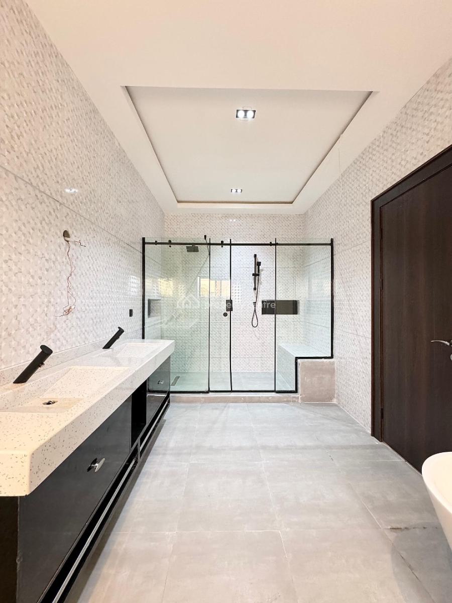 Exquisite and Ultra-luxury 5-bedroom Maisonette Penthouse Located in a, Ikoyi, Ikoyi, Lagos, Block of Flats for Sale