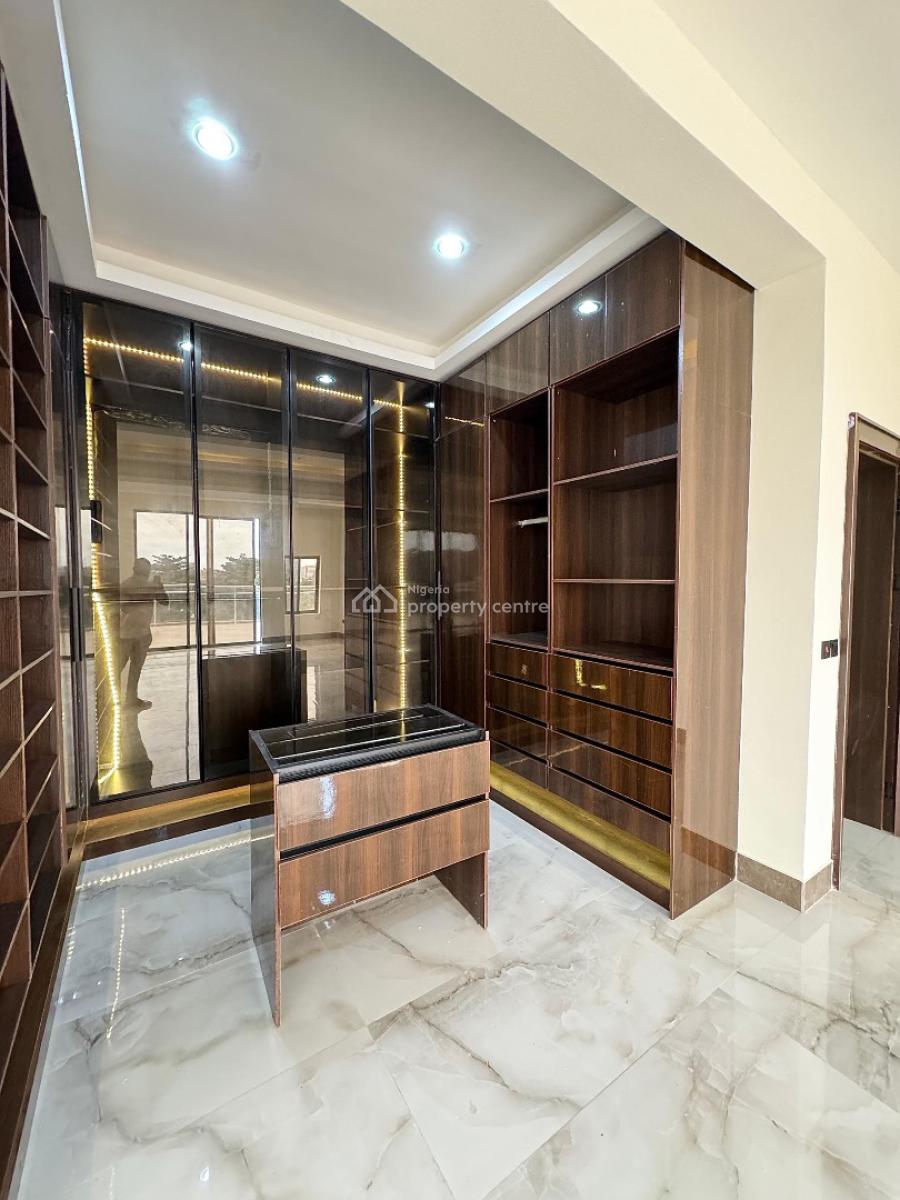 Exquisite and Ultra-luxury 5-bedroom Maisonette Penthouse Located in a, Ikoyi, Ikoyi, Lagos, Block of Flats for Sale