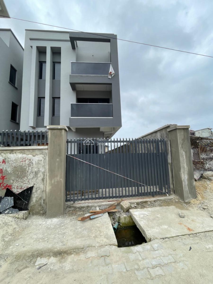 Spacious 4 Bedroom Fully Detached Duplex Ante Room and Bq, Lekki Phase 1, Lekki, Lagos, Detached Duplex for Sale