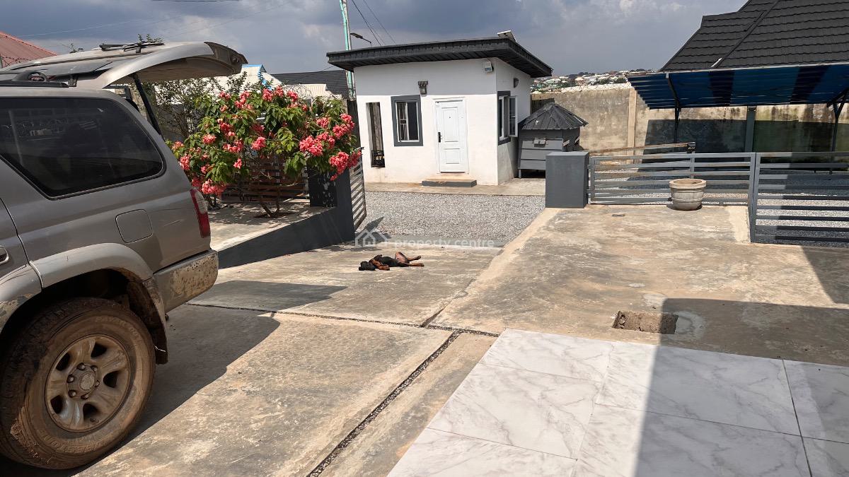 a Unique Courtyard Home in Elebu, New Vista Estate, Elebu, Ibadan South-west, Oyo, Detached Bungalow for Sale