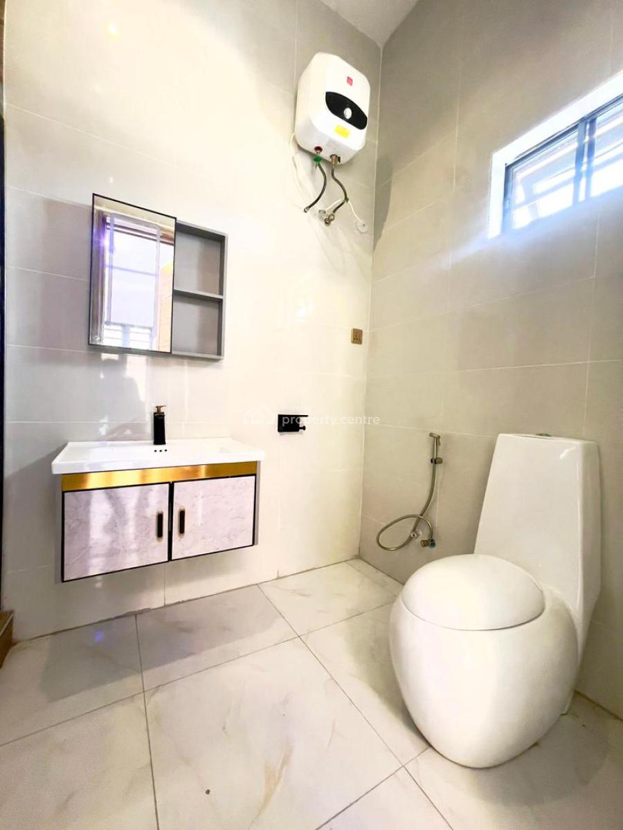 Lovely 2 Bedroom Apartment in a Nice Neighbourhood, Agungi, Lekki, Lagos, Flat / Apartment for Sale