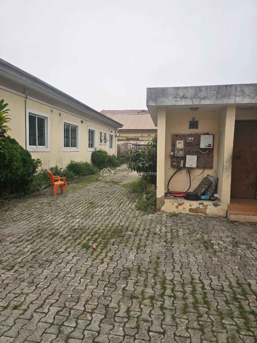 4-bedroom Bedroom Bungalow with Bq, Off Admiralty Road, Lekki Phase 1, Lekki, Lagos, Detached Bungalow for Rent