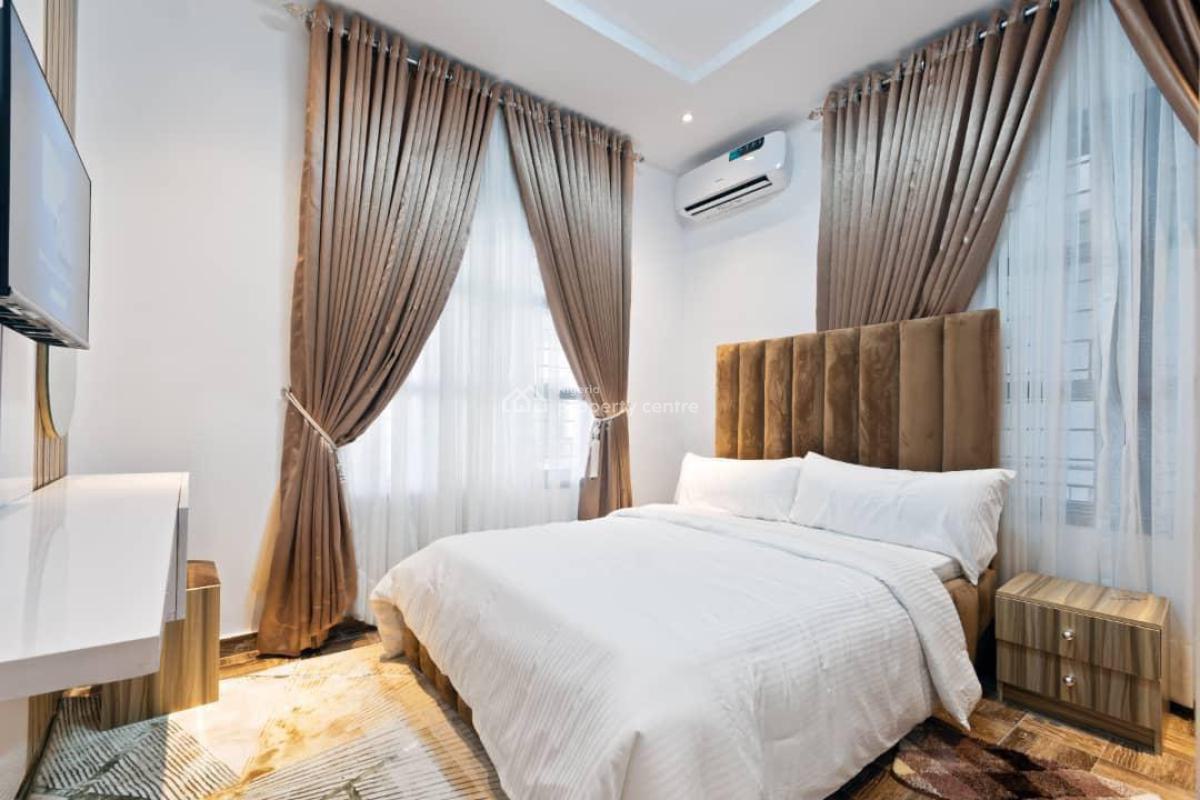 Beautifully Furnished 2 Bedroom Apartment with Ps5, Snooker, Ewa Court, Oyekan Cl, Lekki Phase 1, Lekki, Lagos, Flat / Apartment Short Let