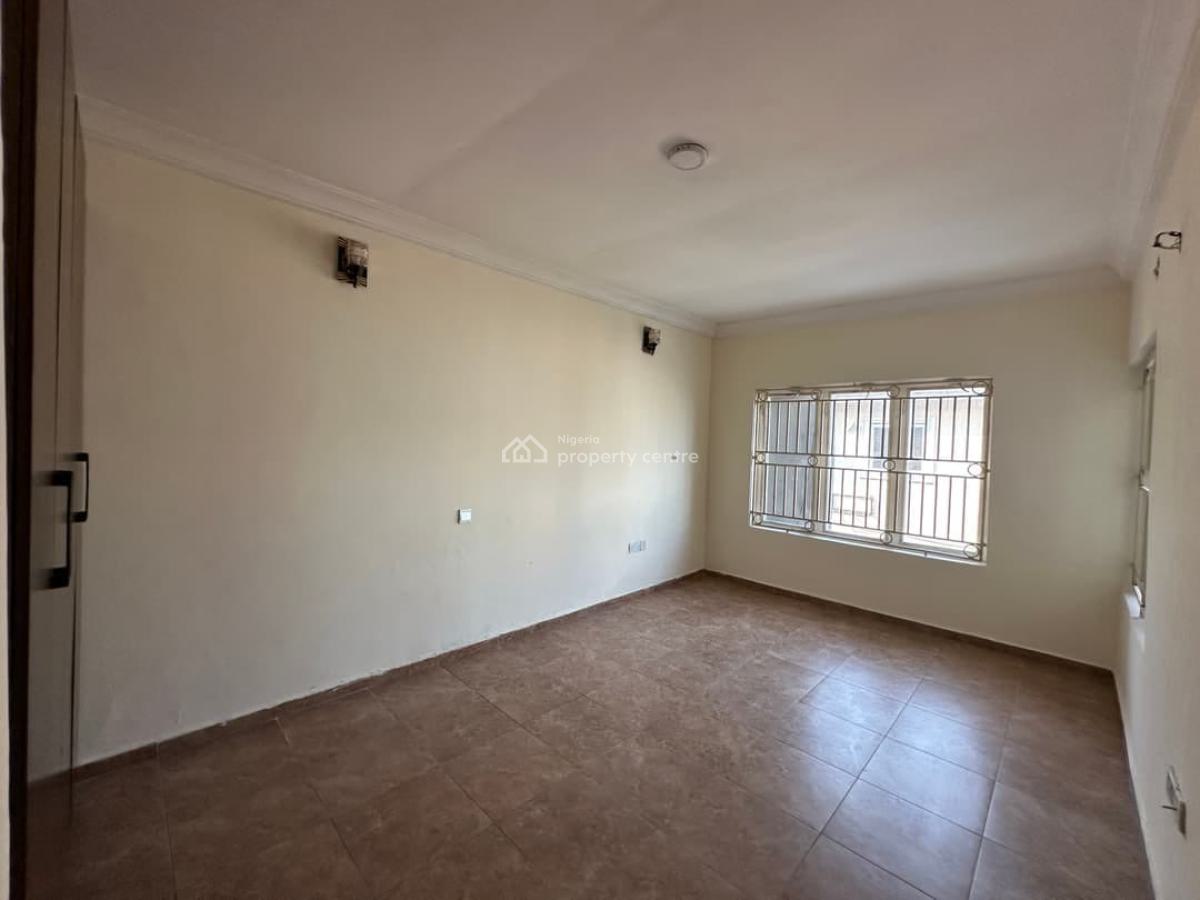 Very Spacious 3 Bedroom Apartment with a Bq, Lekki Phase 1, Lekki, Lagos, Flat / Apartment for Rent