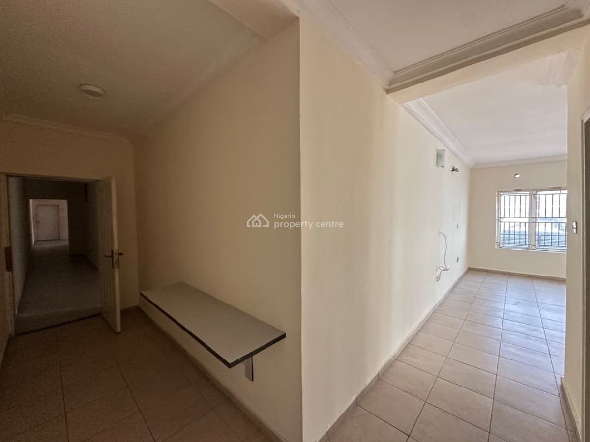 Very Spacious 3 Bedroom Apartment with a Bq, Lekki Phase 1, Lekki, Lagos, Flat / Apartment for Rent