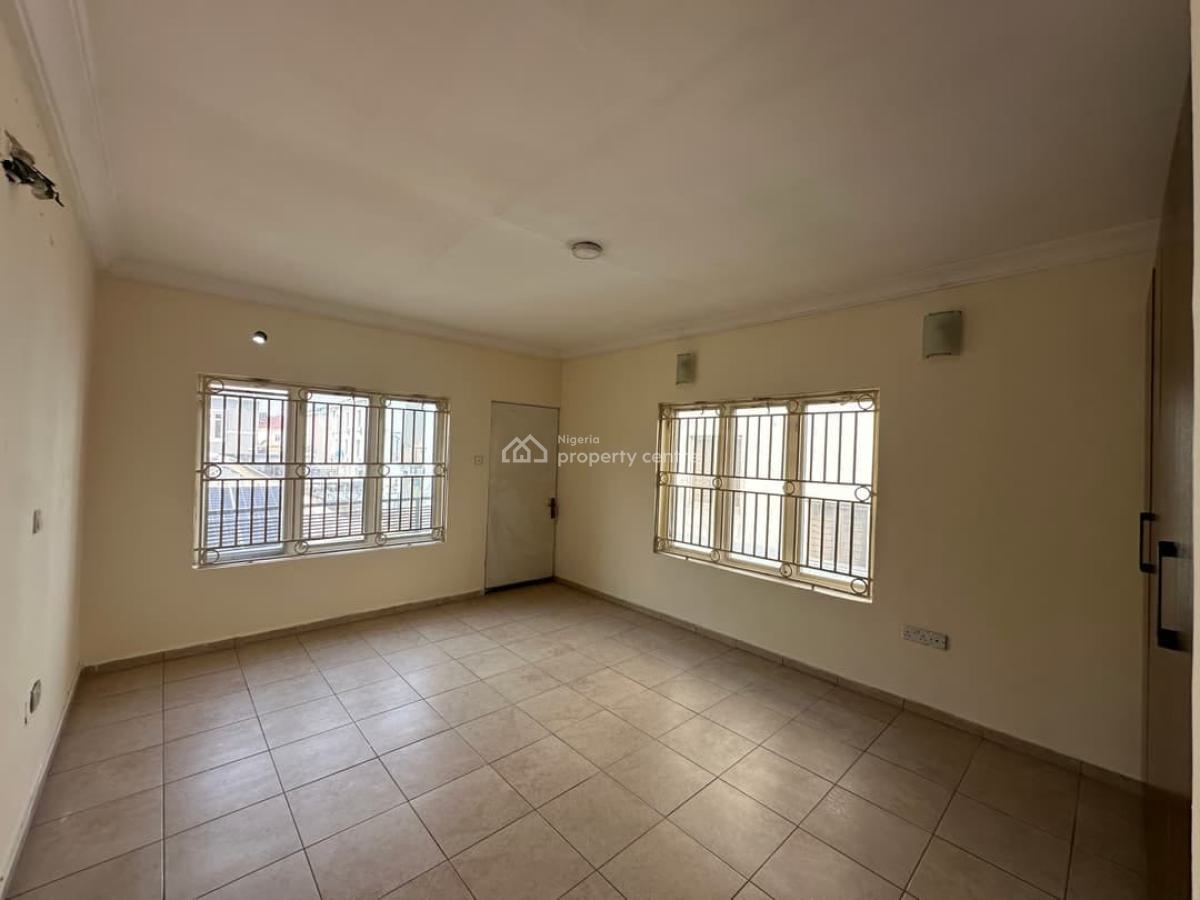 Very Spacious 3 Bedroom Apartment with a Bq, Lekki Phase 1, Lekki, Lagos, Flat / Apartment for Rent