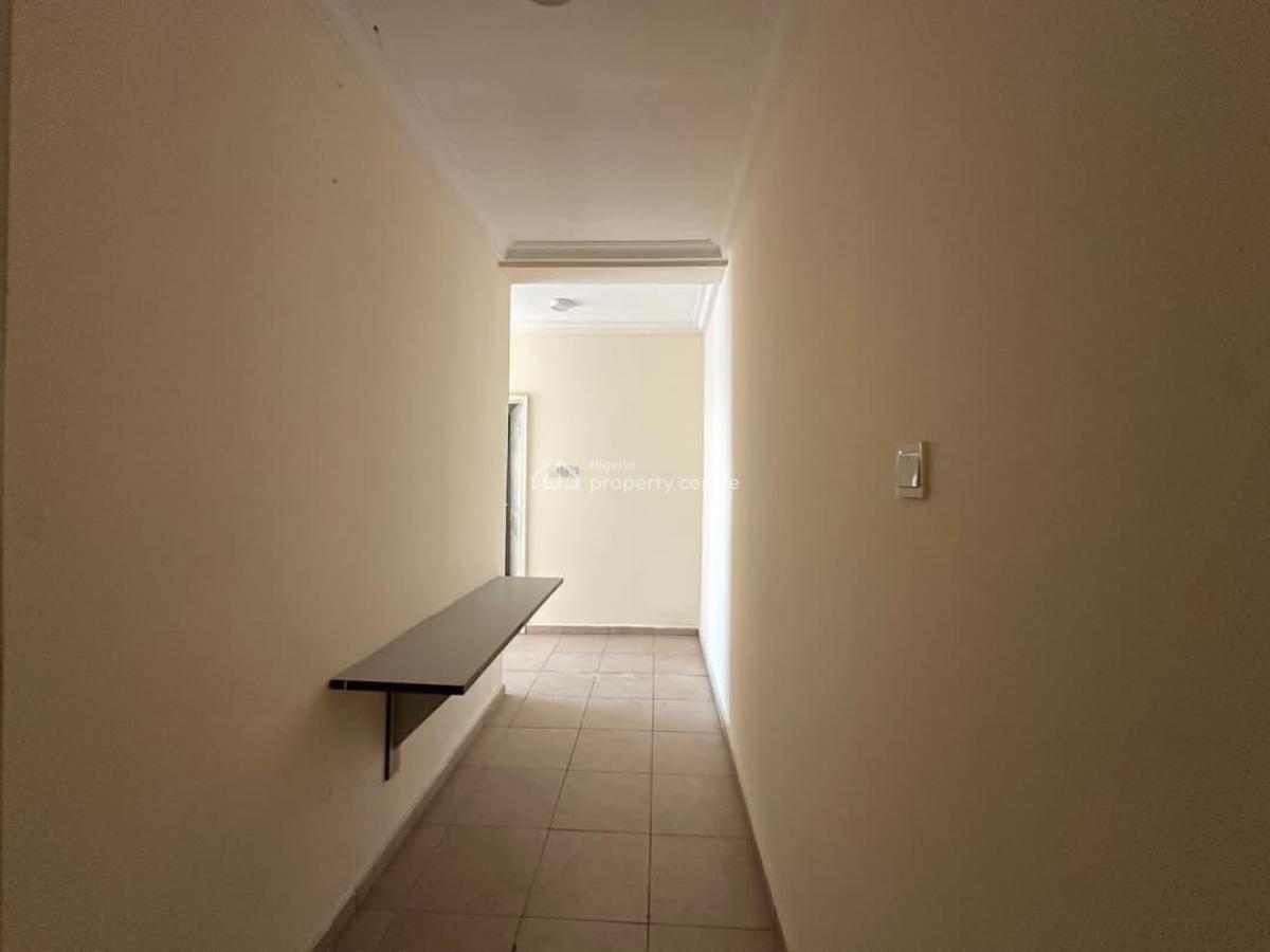 Very Spacious 3 Bedroom Apartment with a Bq, Lekki Phase 1, Lekki, Lagos, Flat / Apartment for Rent