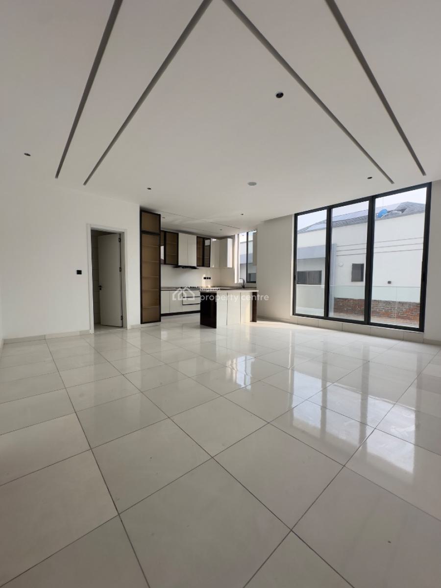 Spaciously Built 2 Bedroom Apartment with Pool & Gym, Lekki Phase 1, Lekki, Lagos, Flat / Apartment for Sale