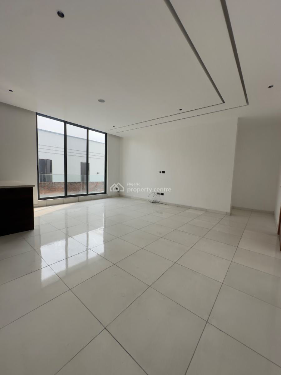 Spaciously Built 2 Bedroom Apartment with Pool & Gym, Lekki Phase 1, Lekki, Lagos, Flat / Apartment for Sale