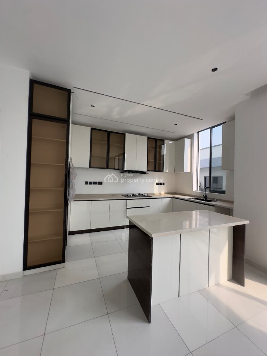 Spaciously Built 2 Bedroom Apartment with Pool & Gym, Lekki Phase 1, Lekki, Lagos, Flat / Apartment for Sale