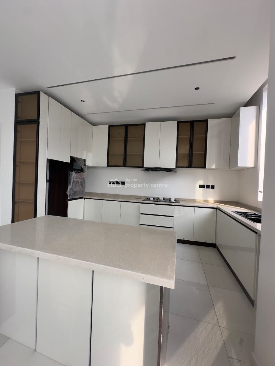 Spaciously Built 2 Bedroom Apartment with Pool & Gym, Lekki Phase 1, Lekki, Lagos, Flat / Apartment for Sale