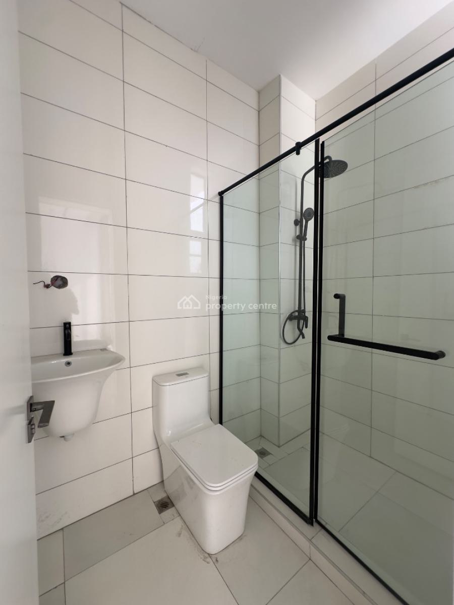 Spaciously Built 2 Bedroom Apartment with Pool & Gym, Lekki Phase 1, Lekki, Lagos, Flat / Apartment for Sale