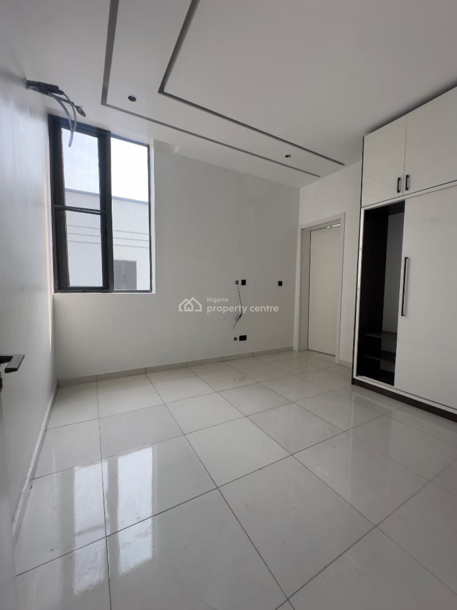 Spaciously Built 2 Bedroom Apartment with Pool & Gym, Lekki Phase 1, Lekki, Lagos, Flat / Apartment for Sale