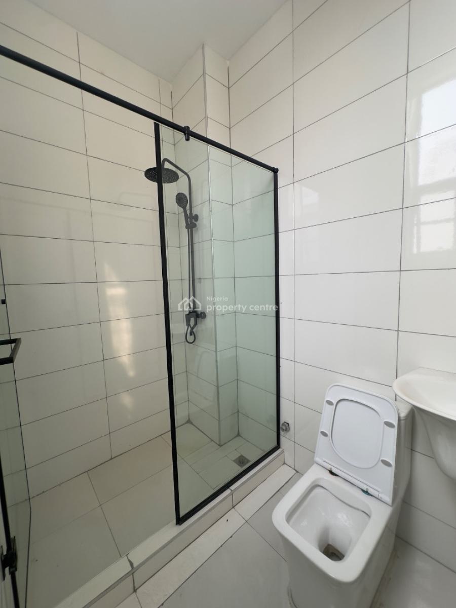 Spaciously Built 2 Bedroom Apartment with Pool & Gym, Lekki Phase 1, Lekki, Lagos, Flat / Apartment for Sale