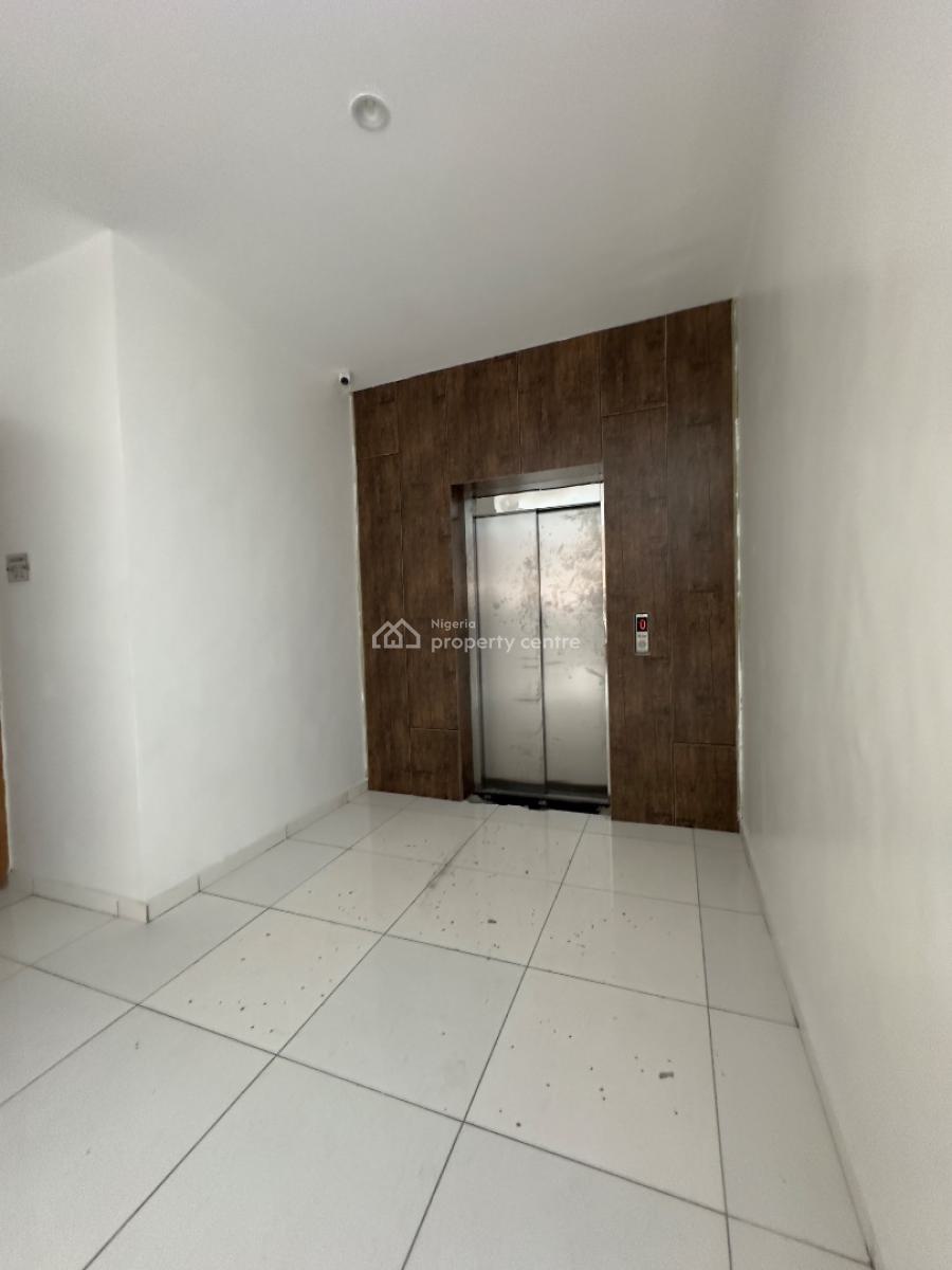 Spaciously Built 2 Bedroom Apartment with Pool & Gym, Lekki Phase 1, Lekki, Lagos, Flat / Apartment for Sale