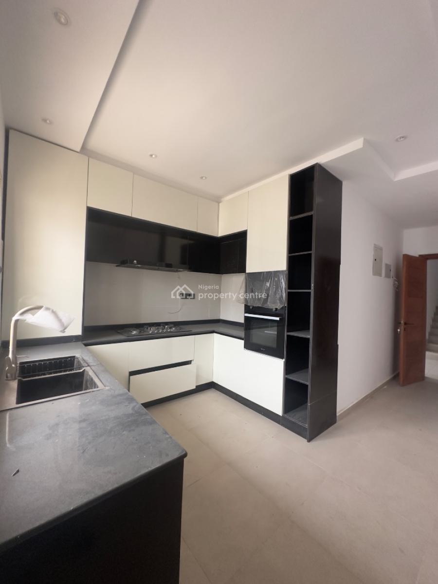 Elegantly Built 5 Bedroom Maisonette with Bq, Lekki Phase 1, Lekki, Lagos, Flat / Apartment for Sale