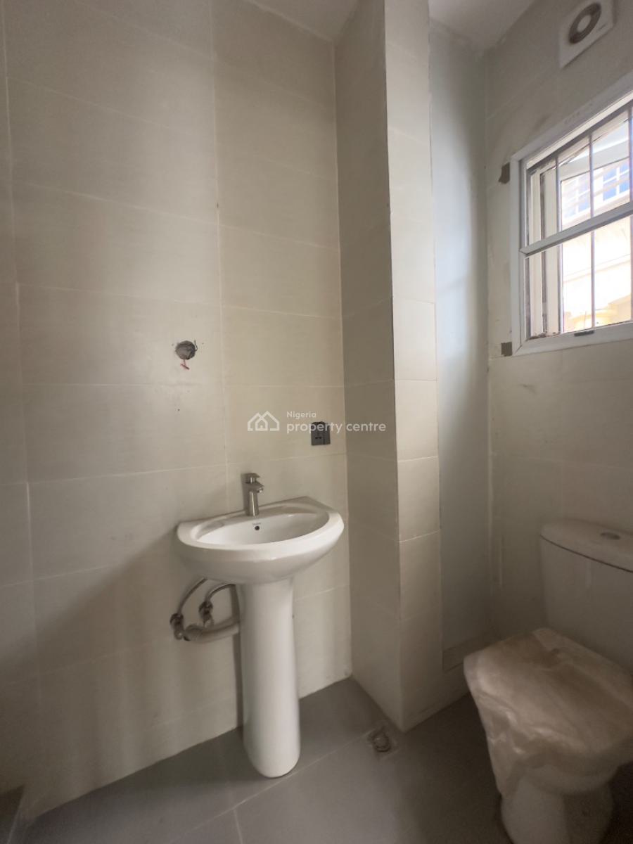 Elegantly Built 5 Bedroom Maisonette with Bq, Lekki Phase 1, Lekki, Lagos, Flat / Apartment for Sale