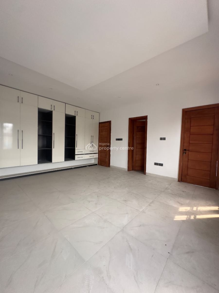 Elegantly Built 5 Bedroom Maisonette with Bq, Lekki Phase 1, Lekki, Lagos, Flat / Apartment for Sale